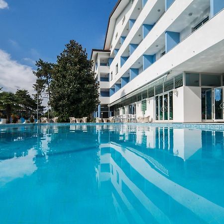 Hotel Olympia Lignano Sabbiadoro Bagian luar foto