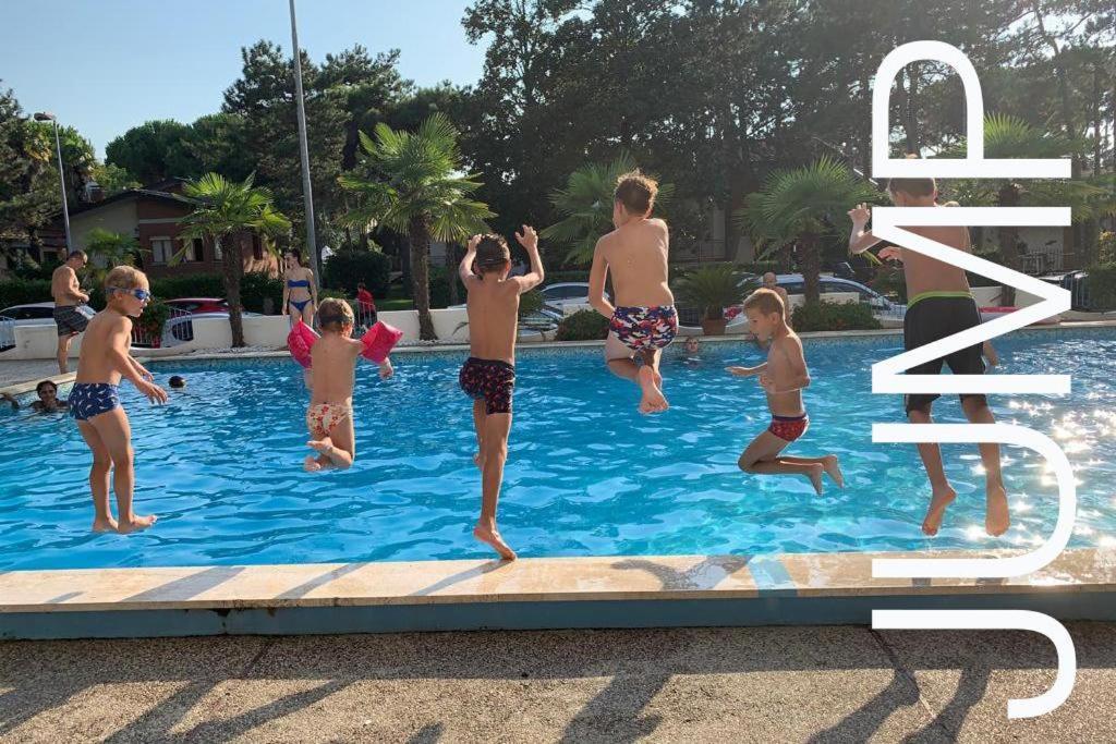 Hotel Olympia Lignano Sabbiadoro Bagian luar foto