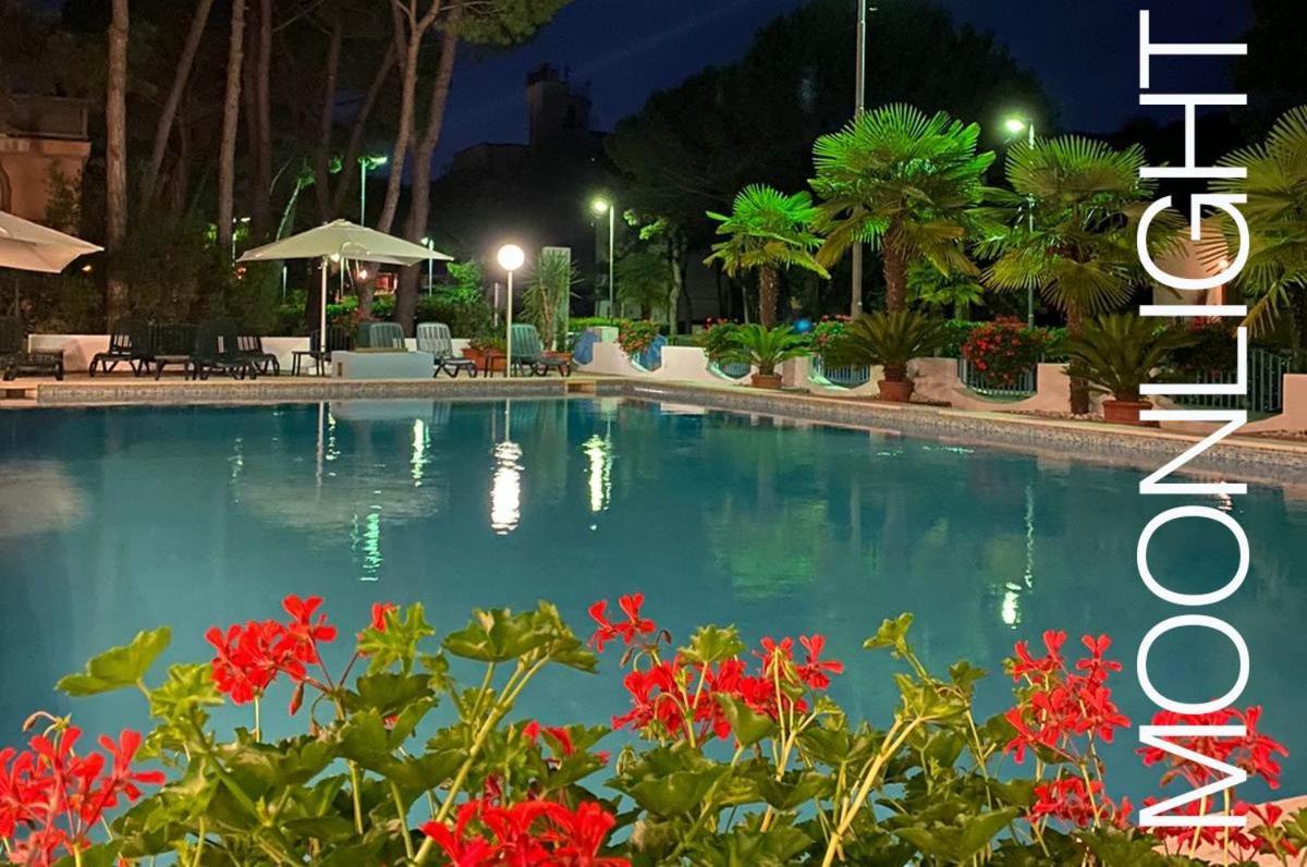 Hotel Olympia Lignano Sabbiadoro Bagian luar foto