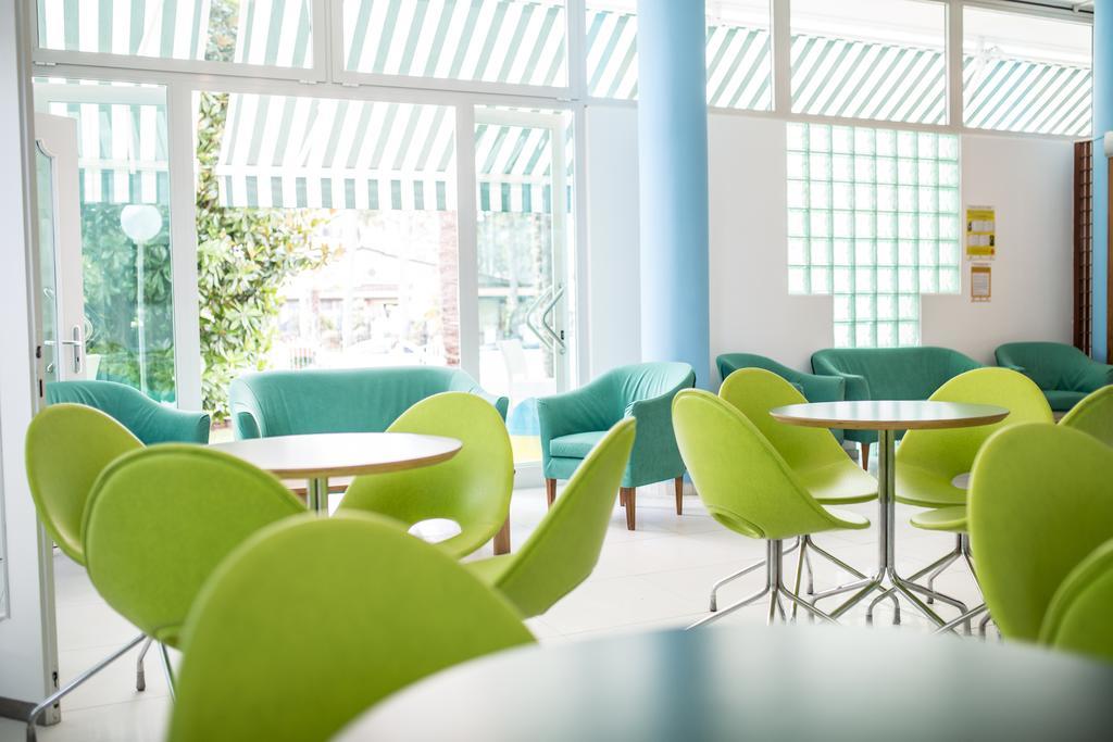 Hotel Olympia Lignano Sabbiadoro Bagian luar foto