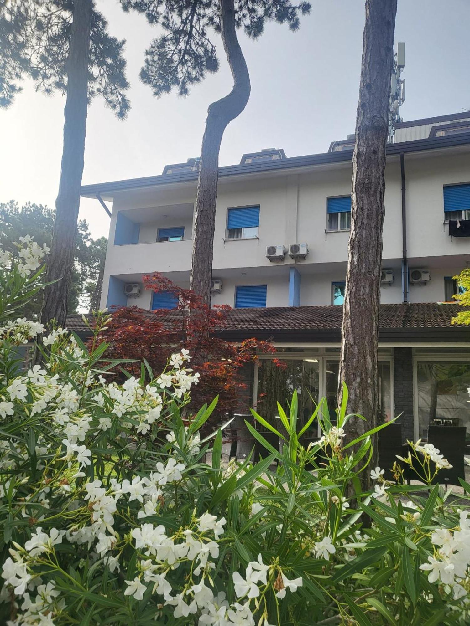 Hotel Olympia Lignano Sabbiadoro Bagian luar foto