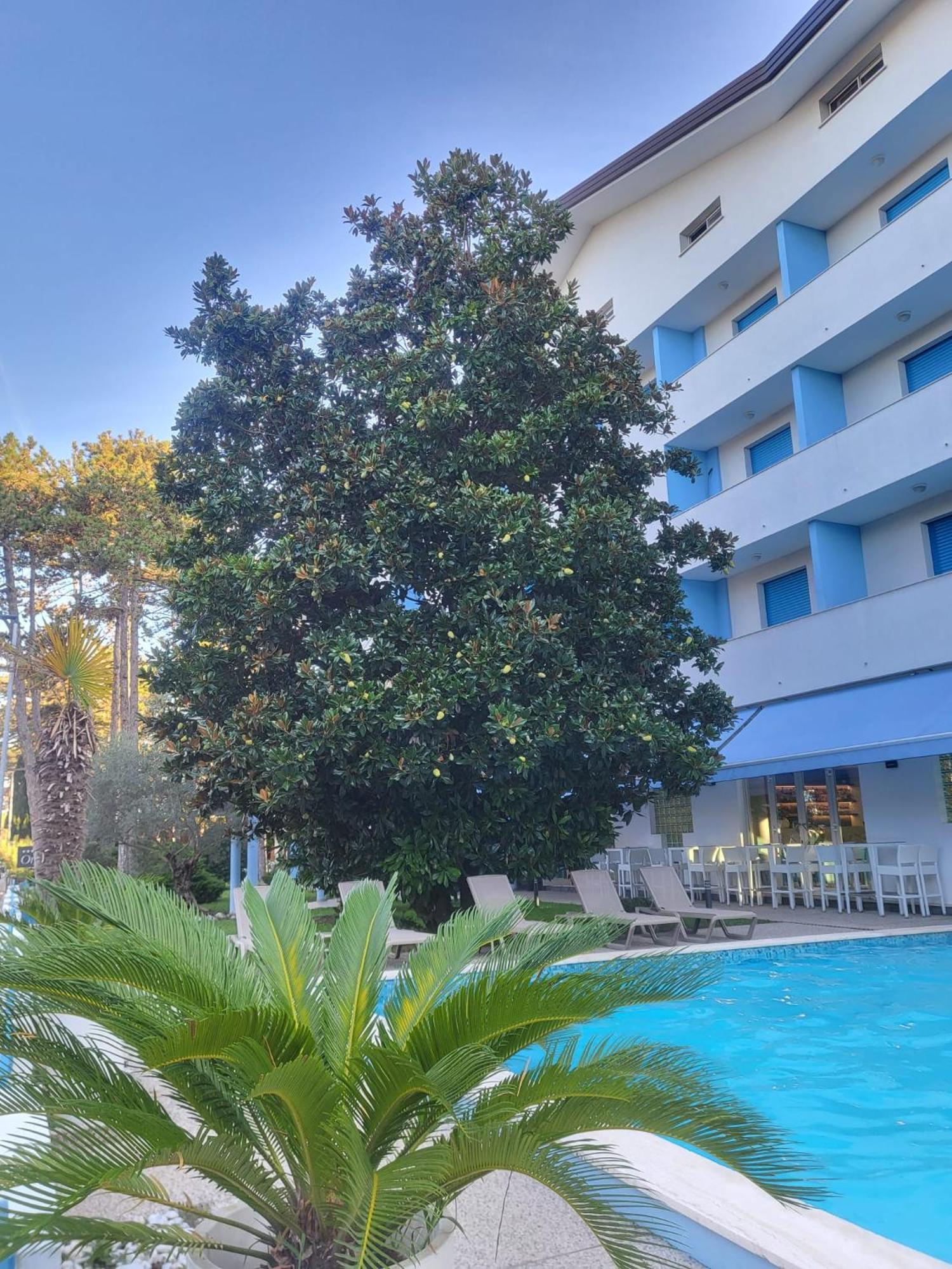 Hotel Olympia Lignano Sabbiadoro Bagian luar foto