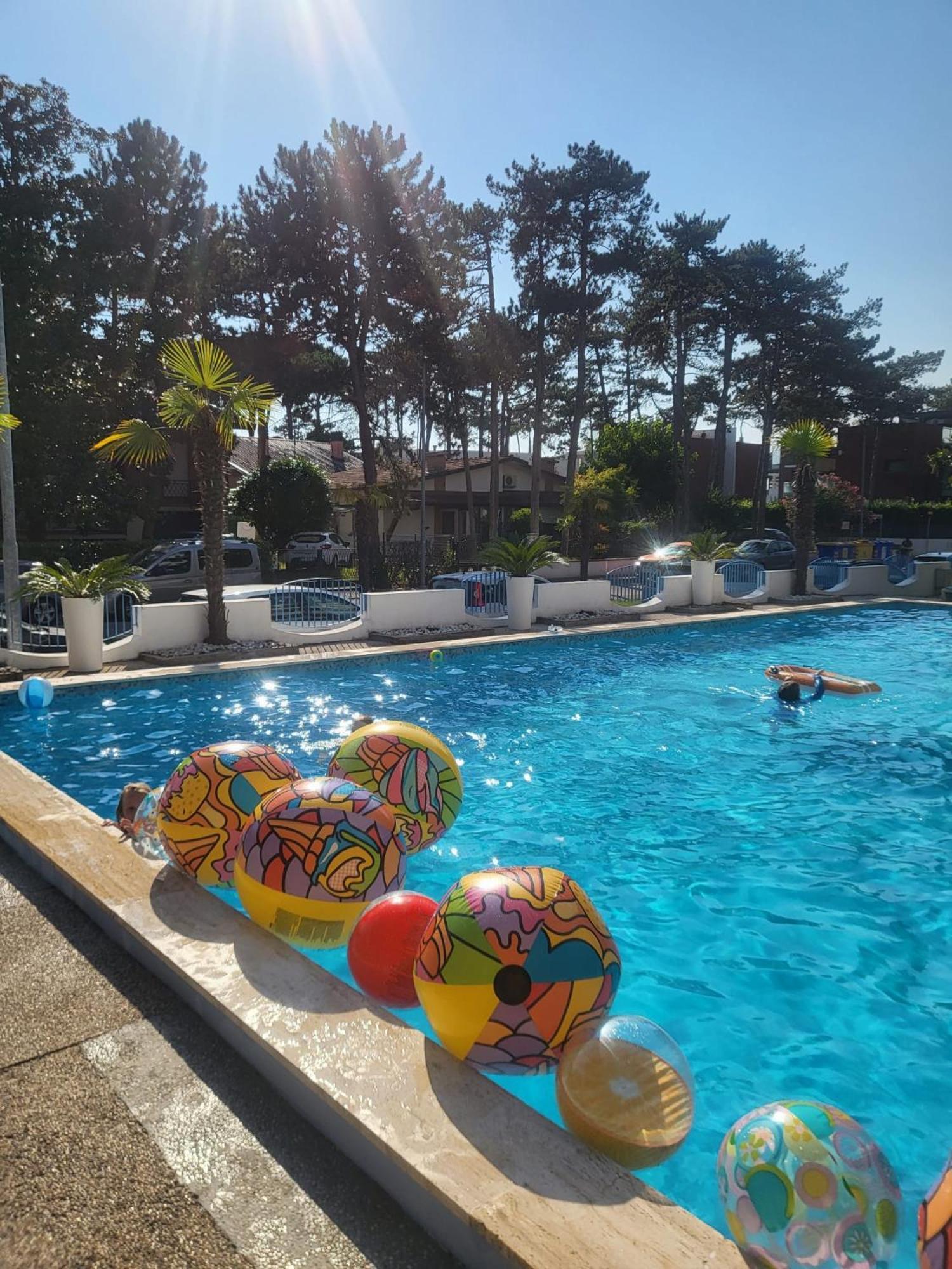 Hotel Olympia Lignano Sabbiadoro Bagian luar foto