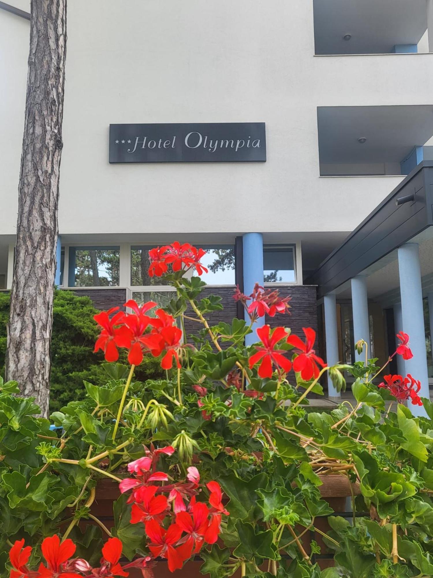 Hotel Olympia Lignano Sabbiadoro Bagian luar foto