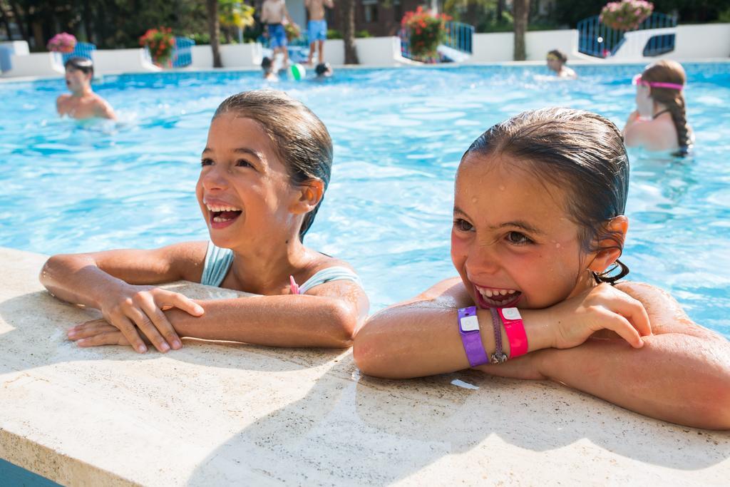 Hotel Olympia Lignano Sabbiadoro Bagian luar foto